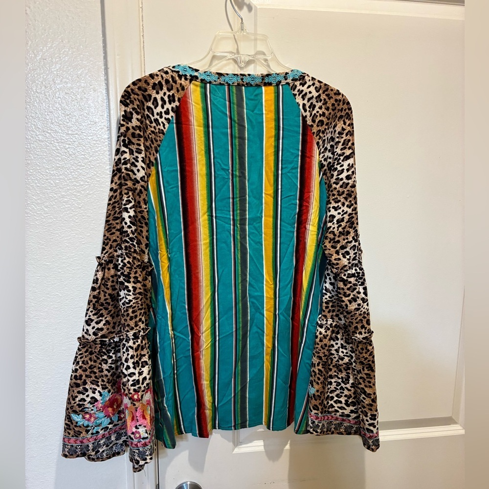 Savanna Jane Women’s Embroidered Animal Print Cheetah Top Bell Sleeves Size S - Picture 4 of 4